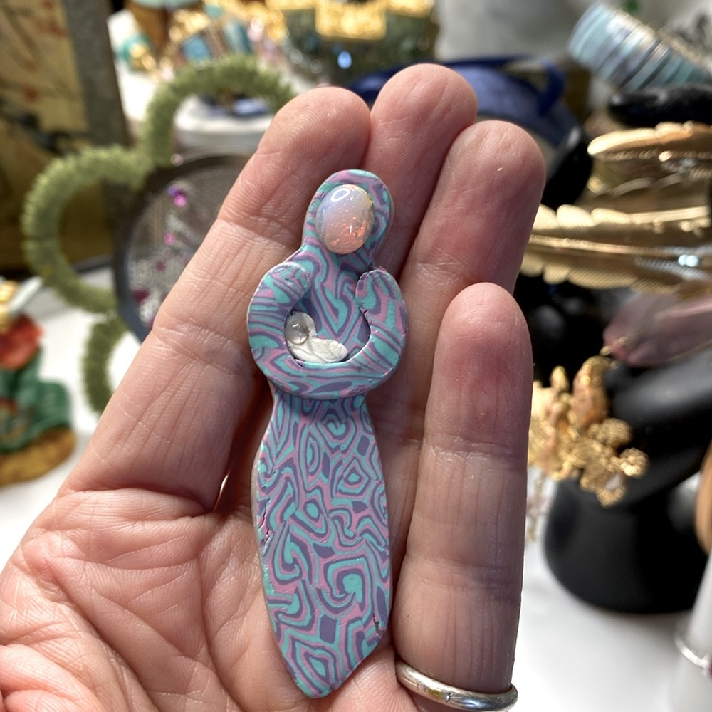 Artisanal Mother With Baby Brooch - Picture 1 of 4